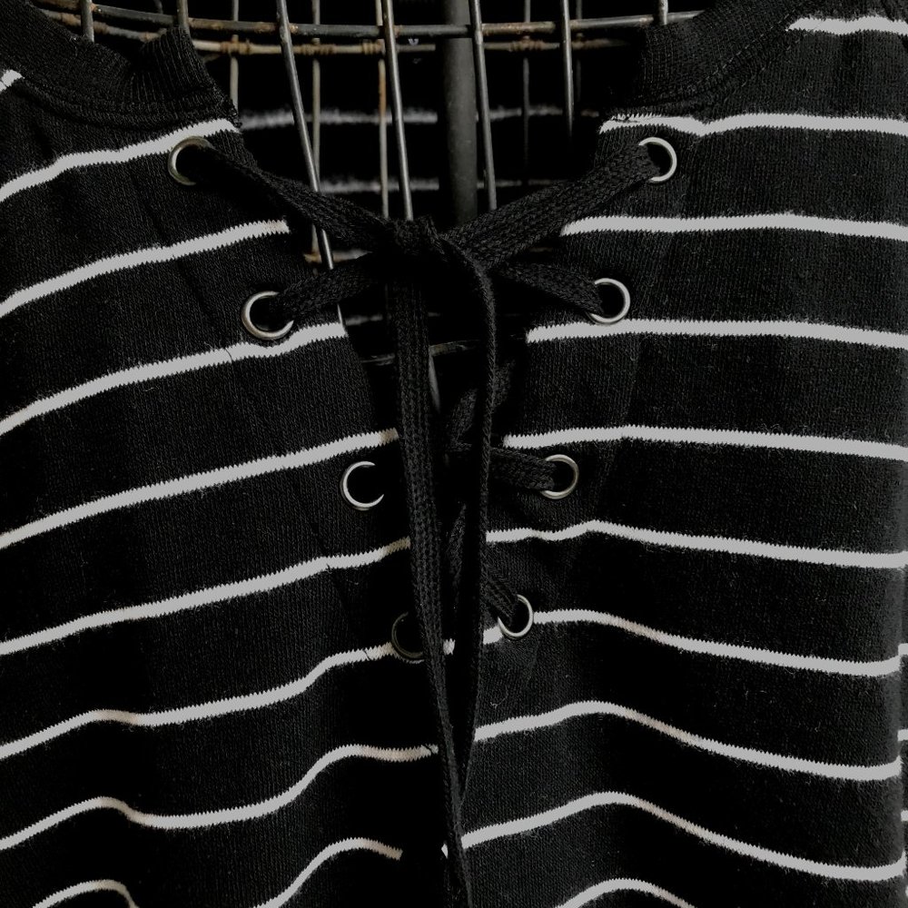 Torrid Black Stripe Lace-Up Fleece Sweatshirt Torrid 0 Size 10-12 Raglan Sleeves - Picture 3 of 12